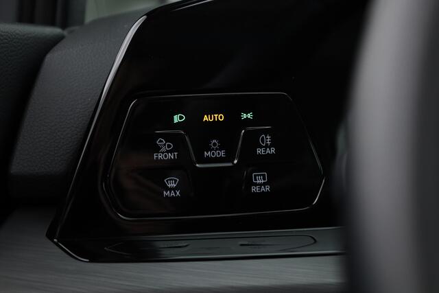 Volkswagen GOLF 1.4 eHybrid | Pano | HUD | IQ. Light | Elek. Trekhaak | Stoel- Stuurverw.