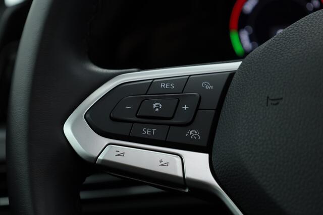 Volkswagen GOLF 1.4 eHybrid | Pano | HUD | IQ. Light | Elek. Trekhaak | Stoel- Stuurverw.
