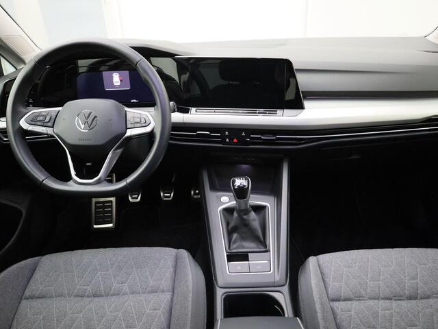 Volkswagen GOLF Variant 1.0TSI/110PK Move · Navigatie · Parkeersensoren · Stoelverwarming · Garantie tot 07-04-2029 of 100000km.