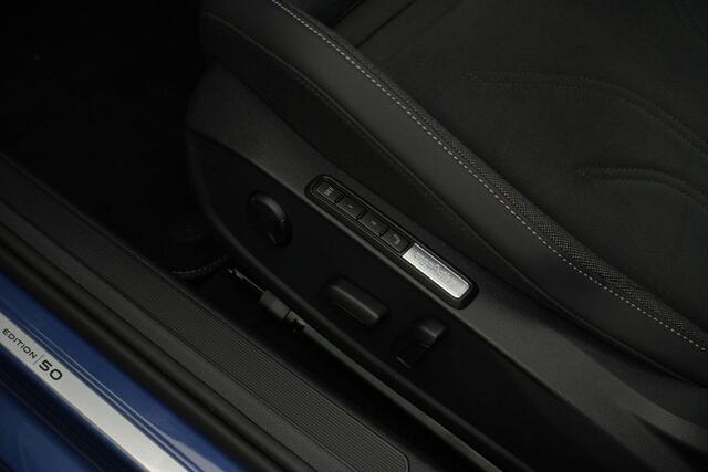 Volkswagen GOLF 1.5 eTSI 150 pk DSG Style Edition 50 | Panoramadak | Geheugen-/massagestoel | Rondomzicht camera | Adaptief onderstel | Head-up display