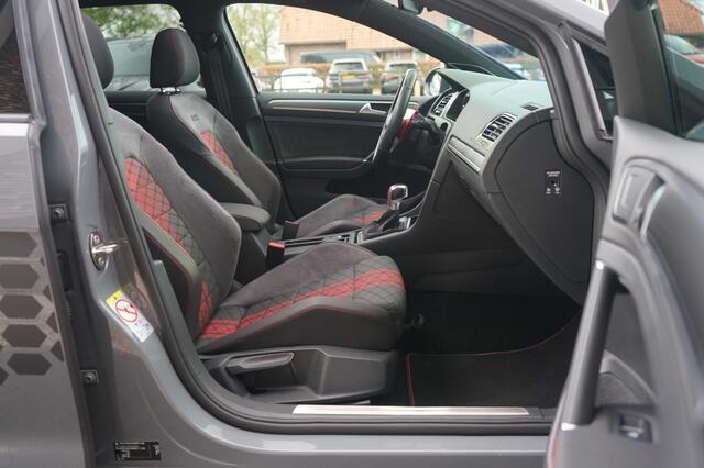 Volkswagen GOLF 7.5 GTI TCR 2.0 TSI DSG/Pano/DCC/RCam/Nardo/Dynaudio