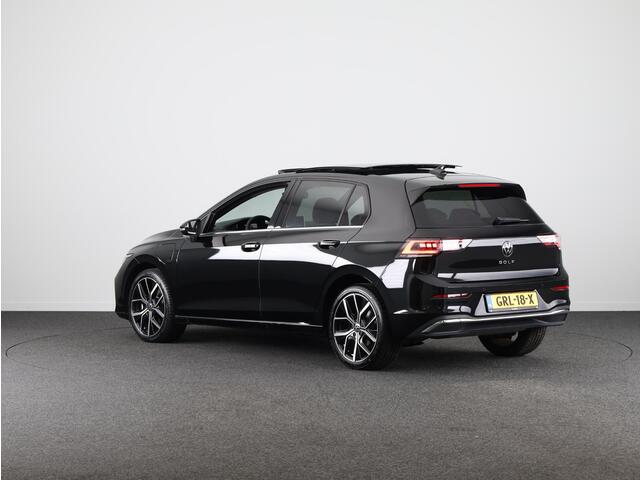 Volkswagen GOLF 1.5 eHybrid 50 Edition 204 PK | Automaat (DSG) | Panoramadak | Stoelverwarming | Led matrix | 18 Inch | Camera
