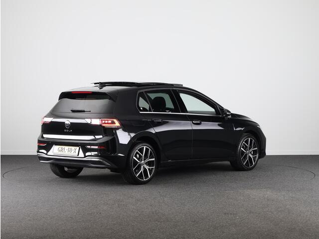 Volkswagen GOLF 1.5 eHybrid 50 Edition 204 PK | Automaat (DSG) | Panoramadak | Stoelverwarming | Led matrix | 18 Inch | Camera