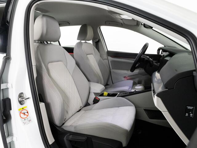 Volkswagen GOLF AUTOMAAT 1.4 204 PK DSG eHybrid Style | LED | Navigatie Via Smartphone | Trekhaak | Side Assist | Achteruitrijcamera |