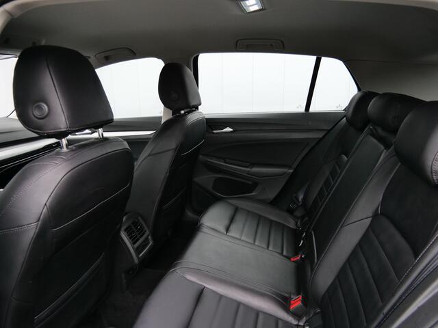 Volkswagen GOLF 1.5 TSI 131pk Life Apple Carplay / Trekhaak / Leder / Camera
