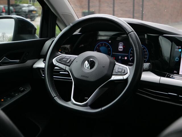 Volkswagen GOLF 1.5 TSI 131pk Life Apple Carplay / Trekhaak / Leder / Camera