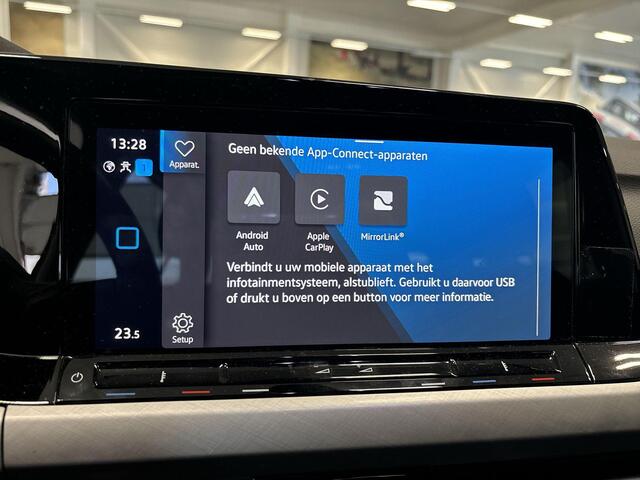 Volkswagen GOLF Variant 1.0 Tsi 110pk Life · Camera · Apple/Android Car Play · Navi · P-Sensoren · 16'' Inch · Garantie t/m 20-01-2027 of 100.000km