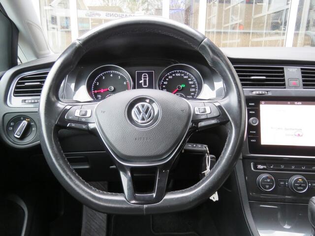Volkswagen GOLF 1.0 TSI DSG-aut. HIGHLINE / Stoelverw. / Trekhaak / Navi / Adap.