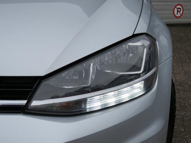 Volkswagen GOLF 1.0 TSI DSG-aut. HIGHLINE / Stoelverw. / Trekhaak / Navi / Adap.