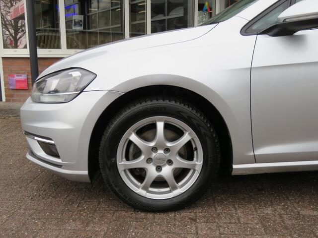 Volkswagen GOLF 1.0 TSI DSG-aut. HIGHLINE / Stoelverw. / Trekhaak / Navi / Adap.