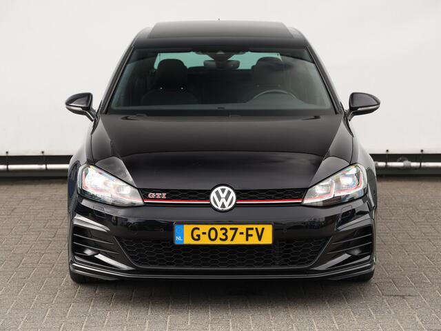 Volkswagen GOLF 2.0 TSI GTI Performance 245pk | Navigatie | Adaptieve Cruise Control | Dealer onderhouden | Lederen sportstoelen | Panoramadak | Trekhaak | Digital Dashboard |