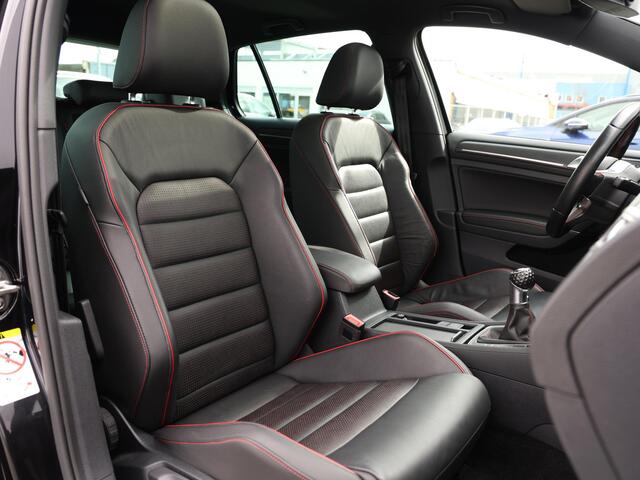 Volkswagen GOLF 2.0 TSI GTI Performance 245pk | Navigatie | Adaptieve Cruise Control | Dealer onderhouden | Lederen sportstoelen | Panoramadak | Trekhaak | Digital Dashboard |