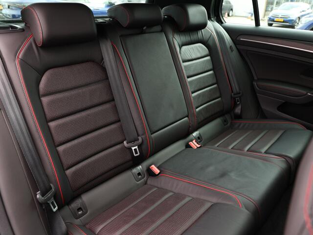 Volkswagen GOLF 2.0 TSI GTI Performance 245pk | Navigatie | Adaptieve Cruise Control | Dealer onderhouden | Lederen sportstoelen | Panoramadak | Trekhaak | Digital Dashboard |