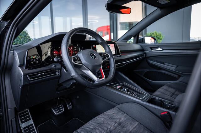 Volkswagen GOLF 8 2.0 TSI GTI - Panorama | ACC | Sfeerverlichting | Carplay