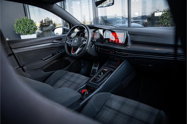 Volkswagen GOLF 8 2.0 TSI GTI - Panorama | ACC | Sfeerverlichting | Carplay