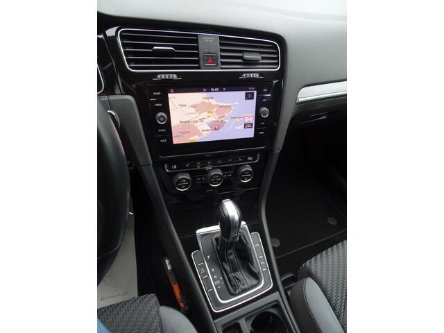 Volkswagen GOLF Variant 1.0 TSI Highline Business R Automaat, Navigatie, Multimedia, Airco/ECC, CruiseControl, Sport Interieur, Multifunctioneel stuur, Parkeersensoren, Trekhaak, LM-velgen