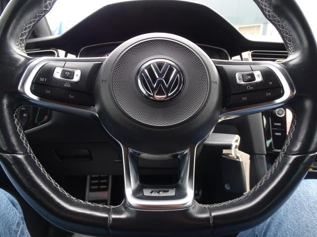 Volkswagen GOLF Variant 1.0 TSI Highline Business R Automaat, Navigatie, Multimedia, Airco/ECC, CruiseControl, Sport Interieur, Multifunctioneel stuur, Parkeersensoren, Trekhaak, LM-velgen
