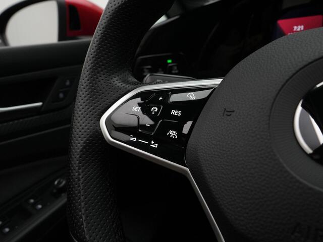 Volkswagen GOLF 1.5 eTSI 150PK DSG R-Line Business | Pano | IQ Light | 18" inch | Adaptieve Cruise Control |