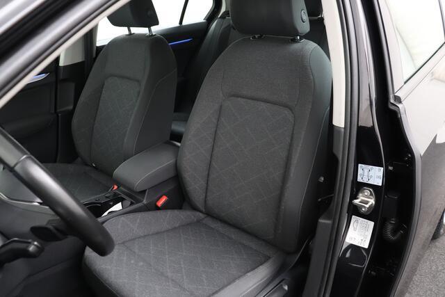 Volkswagen GOLF 1.0 111 PK Aut. eTSI Navi Carplay Sfeerverlichting Park. Sens