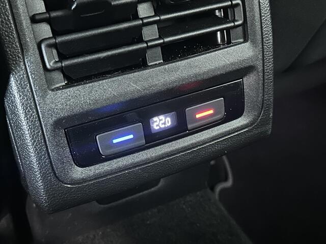 Volkswagen GOLF 1.4 eHybrid Style | Navigatie | Climate Control | Cruise Control | Stoel- en stuurverwarming | Apple Carplay/Android Auto
