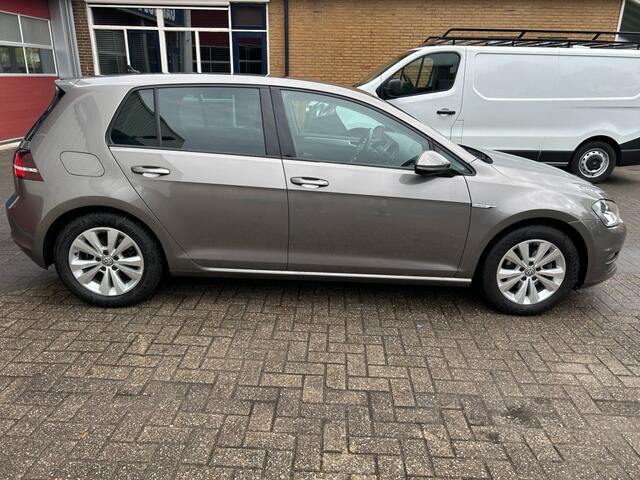 Volkswagen GOLF 1.0 TSI Connected Series Nederlandse auto inclusief garantie!