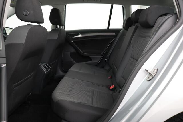 Volkswagen GOLF 1.6 TDI Comfortline | Carplay | Navigatie | Adaptive cruise | Climate control | Parkeerhulp | Regen-/lichtsensor