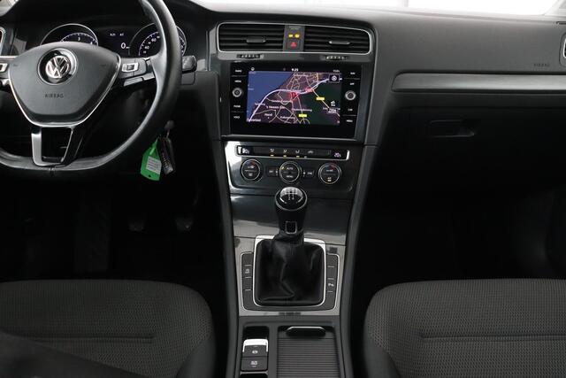 Volkswagen GOLF 1.6 TDI Comfortline | Carplay | Navigatie | Adaptive cruise | Climate control | Parkeerhulp | Regen-/lichtsensor