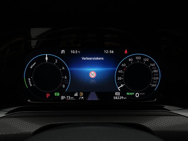 Volkswagen GOLF 1.4 245 pk DSG eHybrid GTE | Panoramadak | Navigatie | Stoelverwarming | Parkeersensoren voor/achter |