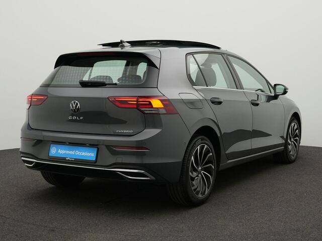 Volkswagen GOLF 1.4 204 pk DSG eHybrid Style | Panoramadak | Geheugen-/massagestoel | Achteruitrijcamera | Navigatie | Alcantara | Adaptive Cruise