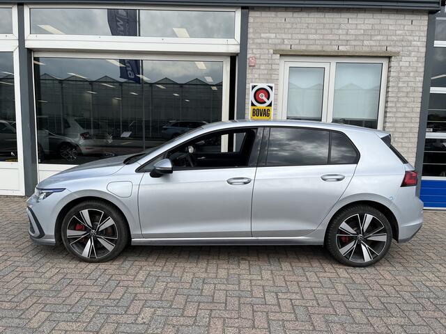 Volkswagen GOLF 1.4 eHybrid GTE / AUTOMAAT/ 245 PK/ CAMERA/ PARK. SENSOREN/ KEYLESS/ IQ. LIGHT/ STOEL-STUURVERWARM./ ADAPT. CRUISE/ APP-CONNECT/ NAVI/ CLIMA/ DAB/ 18" LMV