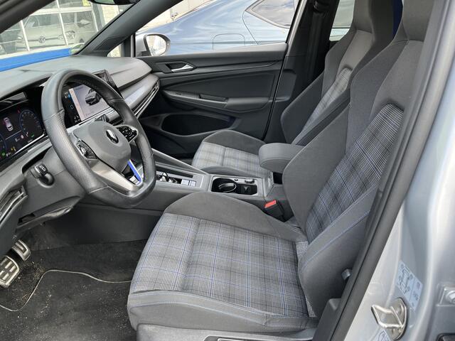 Volkswagen GOLF 1.4 eHybrid GTE / AUTOMAAT/ 245 PK/ CAMERA/ PARK. SENSOREN/ KEYLESS/ IQ. LIGHT/ STOEL-STUURVERWARM./ ADAPT. CRUISE/ APP-CONNECT/ NAVI/ CLIMA/ DAB/ 18" LMV