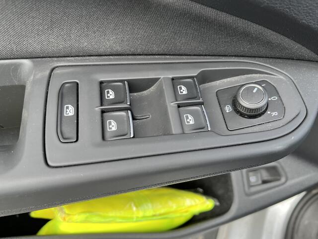 Volkswagen GOLF 1.4 eHybrid GTE / AUTOMAAT/ 245 PK/ CAMERA/ PARK. SENSOREN/ KEYLESS/ IQ. LIGHT/ STOEL-STUURVERWARM./ ADAPT. CRUISE/ APP-CONNECT/ NAVI/ CLIMA/ DAB/ 18" LMV