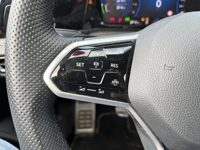 Volkswagen GOLF 1.4 eHybrid GTE / AUTOMAAT/ 245 PK/ CAMERA/ PARK. SENSOREN/ KEYLESS/ IQ. LIGHT/ STOEL-STUURVERWARM./ ADAPT. CRUISE/ APP-CONNECT/ NAVI/ CLIMA/ DAB/ 18" LMV