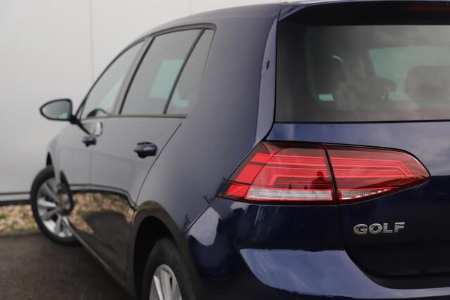 Volkswagen GOLF 1.0 TSI Comfortline Business Automaat Navigatie Adaptive Cruise Clima PDC Carplay Android Auto Getint Glas LMV Bluetooth