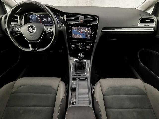 Volkswagen GOLF 1.5 TSI Sportline (VIRTUAL COCKPIT, 4 CILINDER, APPLE CARPLAY, GROOT NAVI, ALCANTARA SPORTSTOELEN, ADAPTIVE CRUISE, PARKEERSENSOREN, LM VELGEN, DAB+, NIEUWSTAAT)