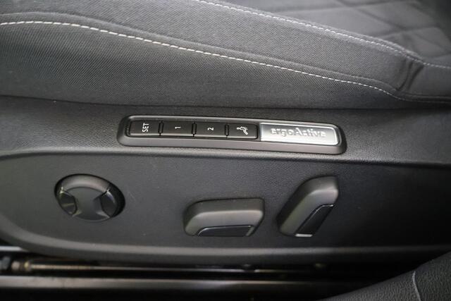 Volkswagen GOLF 1.5 eTSI Style AUTOMAAT|Pano|Clima|Cruise|LM-Velgen|Audio