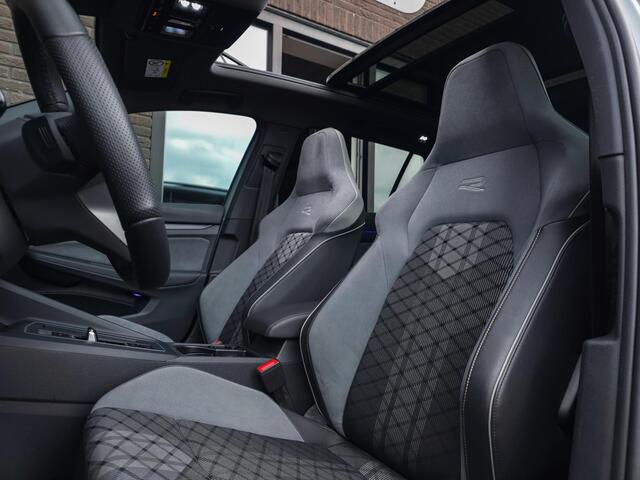 Volkswagen GOLF 1.5 eTSI R-Line | Pano | H&K | HUD | Side | Trekhaak | IQ Light | Keyless |