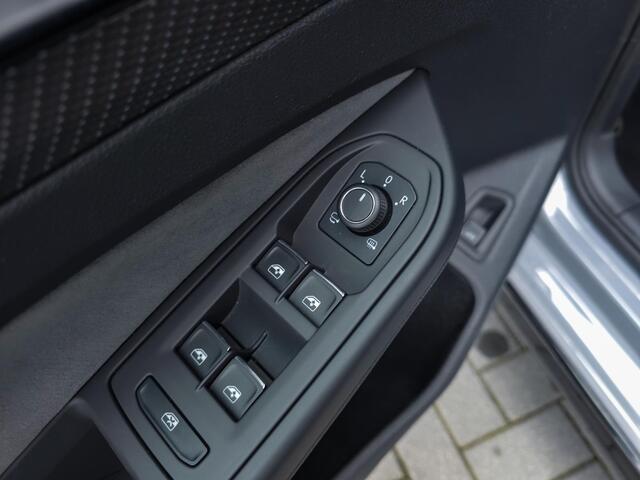 Volkswagen GOLF 1.5 eTSI R-Line | Pano | H&K | HUD | Side | Trekhaak | IQ Light | Keyless |