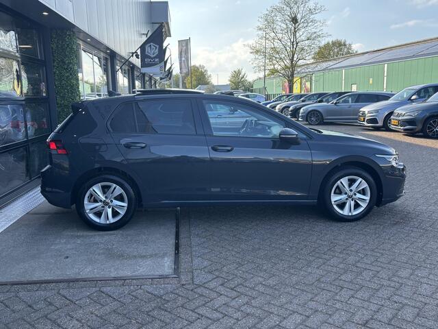 Volkswagen GOLF 1.5 eTSI DSG Life | Pano | Camera | Drive Assit