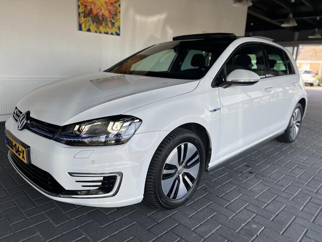 Volkswagen GOLF 1.4 TSI GTE / Panoramadak / Stoelverwarming / LED