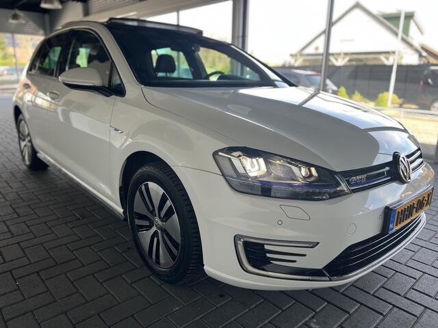 Volkswagen GOLF 1.4 TSI GTE / Panoramadak / Stoelverwarming / LED