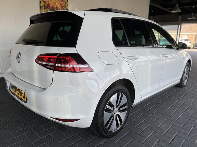 Volkswagen GOLF 1.4 TSI GTE / Panoramadak / Stoelverwarming / LED