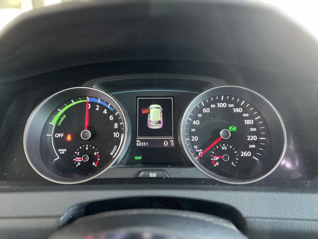 Volkswagen GOLF 1.4 TSI GTE / Panoramadak / Stoelverwarming / LED