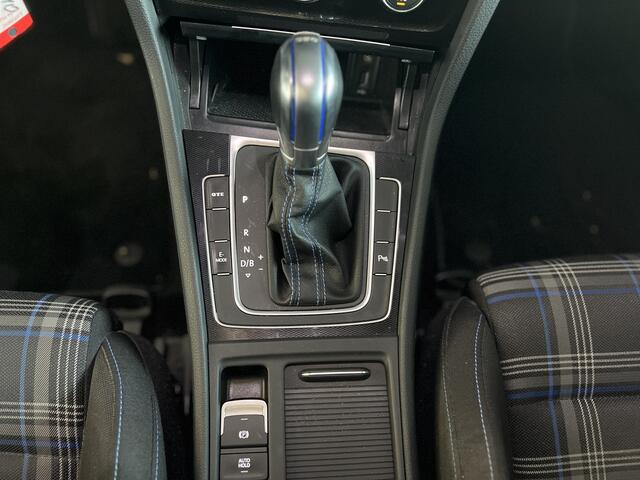 Volkswagen GOLF 1.4 TSI GTE / Panoramadak / Stoelverwarming / LED