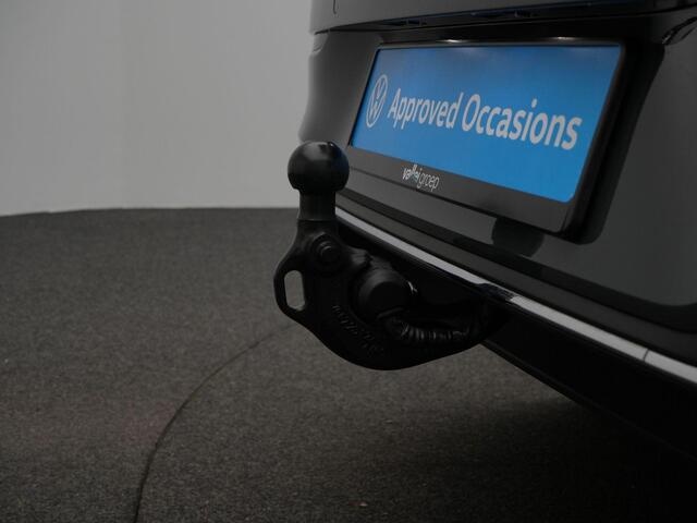 Volkswagen GOLF 1.5 272 pk DSG eHybrid GTE | Trekhaak | Adaptief onderstel | IQ Light | Rondomzicht camera | Head-up display | Stuur-/stoelverwarming