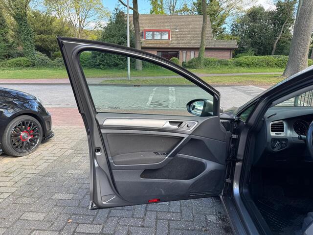 Volkswagen GOLF 1.0 TSI Business Edition Connected Automaat