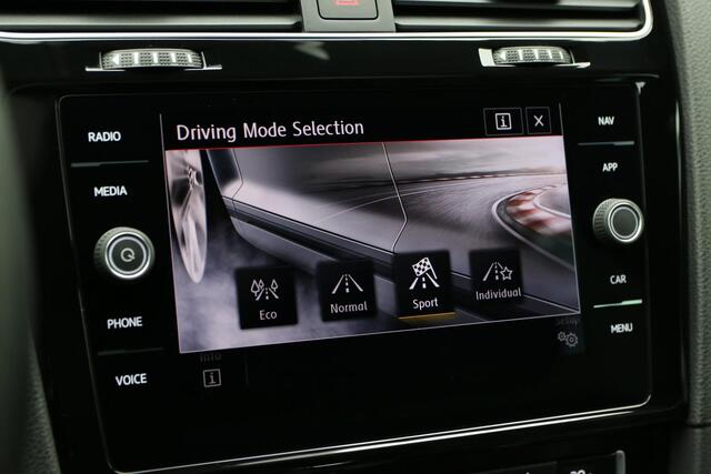 Volkswagen GOLF 2.0 TSI 245 pk DSG GTI Performance | Panoramadak | Virtual Cockpit | Achteruitrijcamera | Navigatie | Stoelverwarming