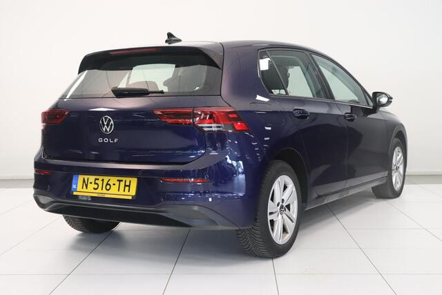 Volkswagen GOLF 1.0 TSI Life | Camera | Adaptieve cruise control | Navigatie | LED | Climatronic |