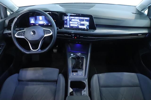 Volkswagen GOLF 1.0 TSI Life | Camera | Adaptieve cruise control | Navigatie | LED | Climatronic |