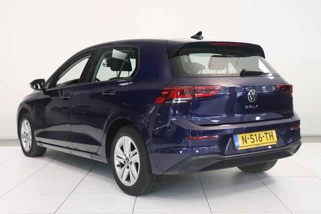 Volkswagen GOLF 1.0 TSI Life | Camera | Adaptieve cruise control | Navigatie | LED | Climatronic |